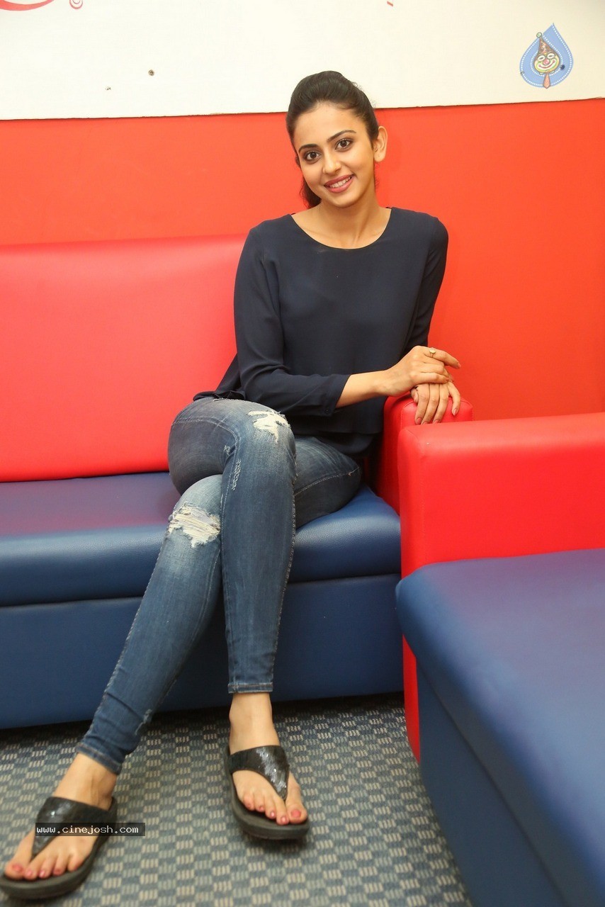 Rakul Preet Singh at Big FM - 61 / 77 photos