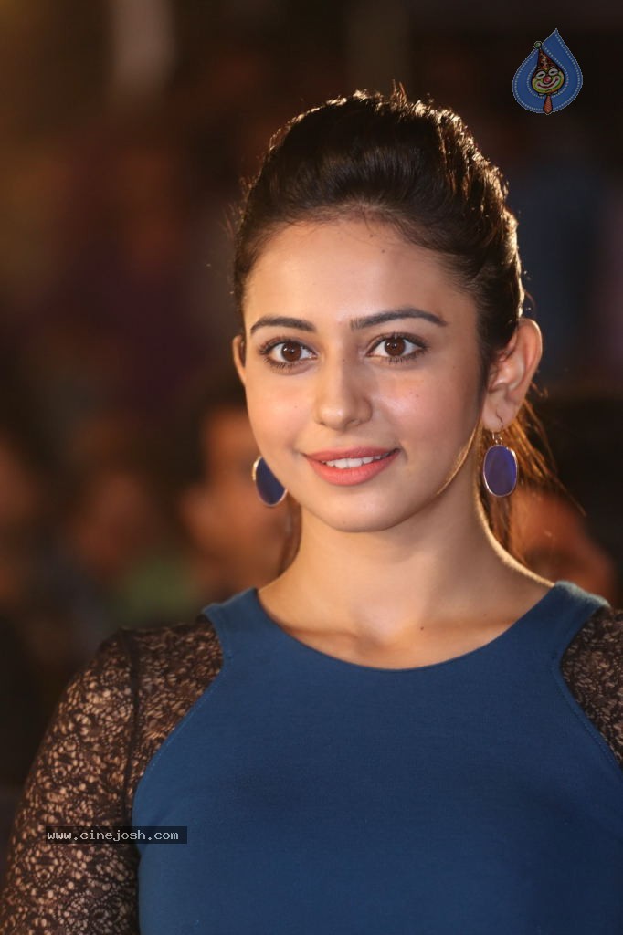 Rakul Preet Singh at Pyar Mein Padipoyane Audio Launch - 2 / 53 photos