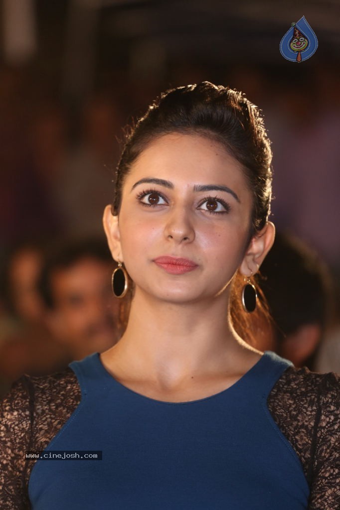 Rakul Preet Singh at Pyar Mein Padipoyane Audio Launch - 43 / 53 photos