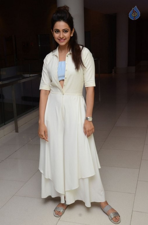 Rakul Preet Singh at Sarrainodu SM - 25 / 42 photos