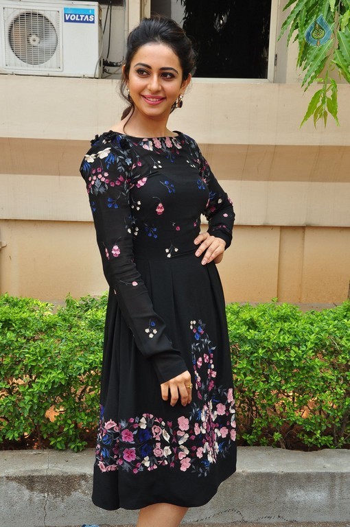 Rakul Preet Singh Images - 8 / 32 photos