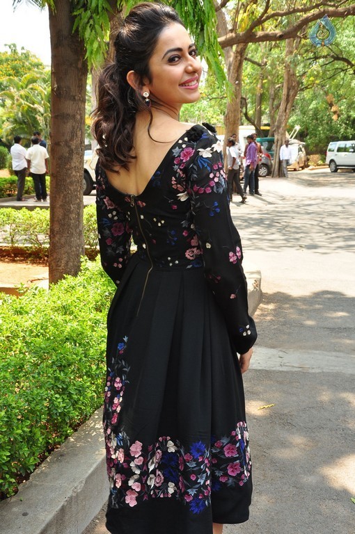 Rakul Preet Singh Images - 11 / 32 photos
