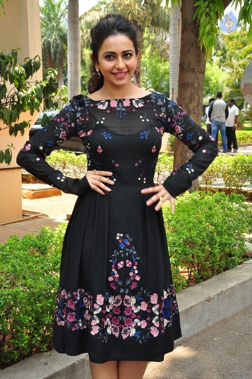 Rakul Preet Singh Images - 13 / 32 photos