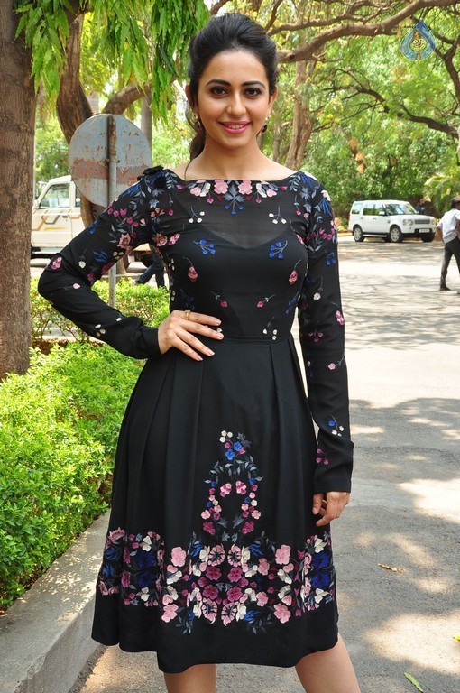 Rakul Preet Singh Images - 18 / 32 photos