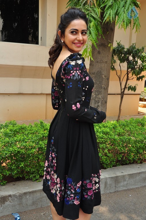 Rakul Preet Singh Images - 21 / 32 photos