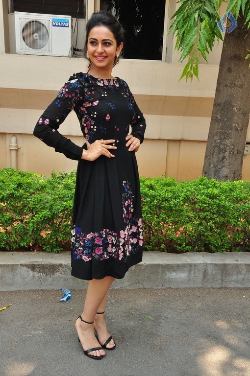 Rakul Preet Singh Images - 27 / 32 photos