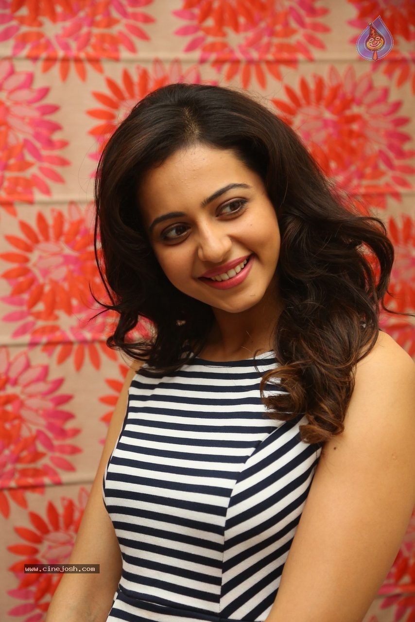 Rakul Preet Singh Latest Gallery - 83 / 92 photos
