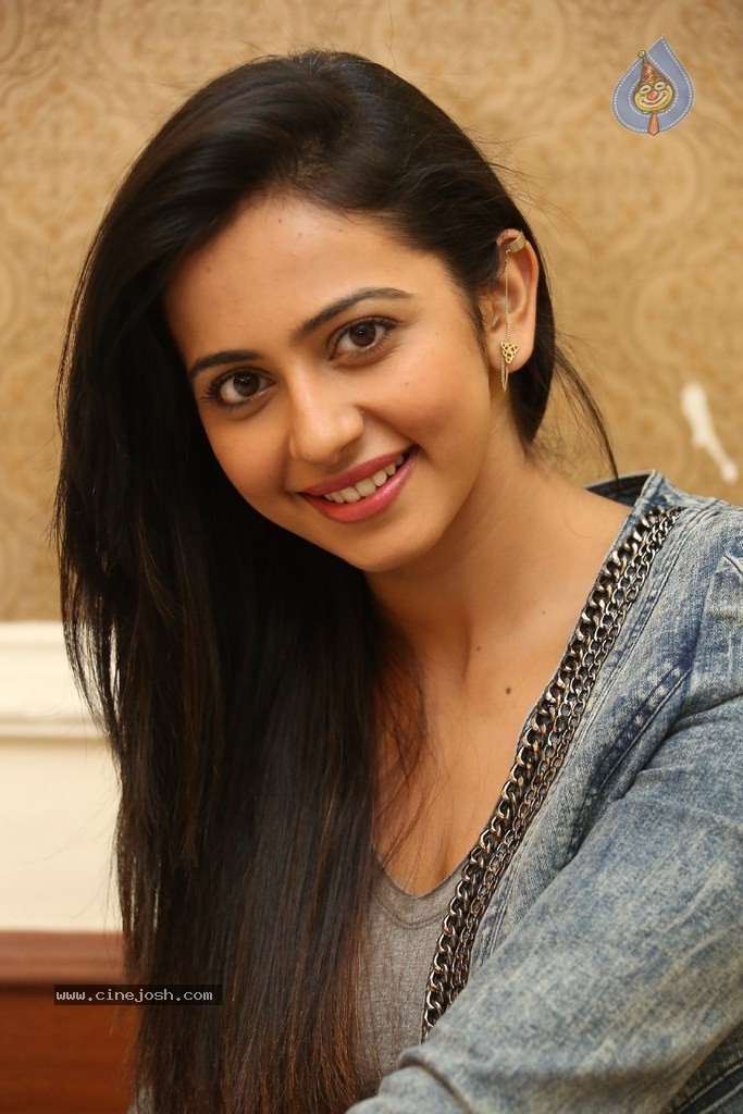 Rakul Preet Singh Latest Stills - 71 / 126 photos