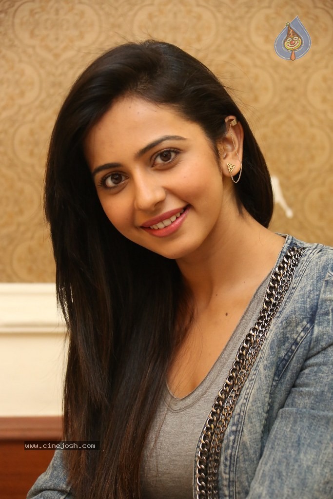 Rakul Preet Singh Latest Stills - 79 / 126 photos
