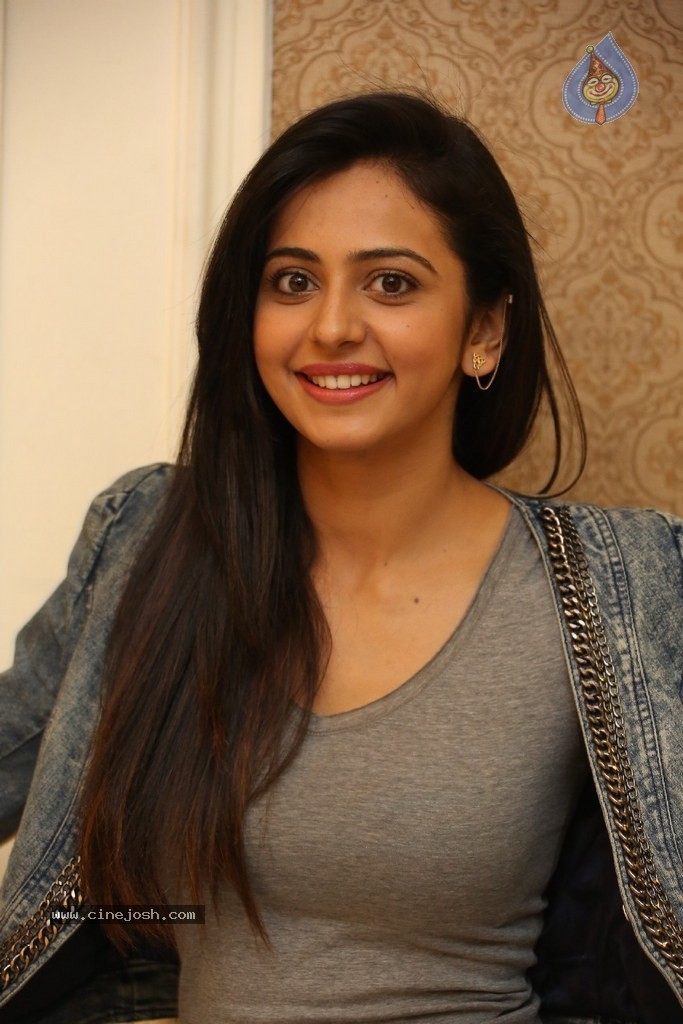 Rakul Preet Singh Latest Stills - 98 / 126 photos