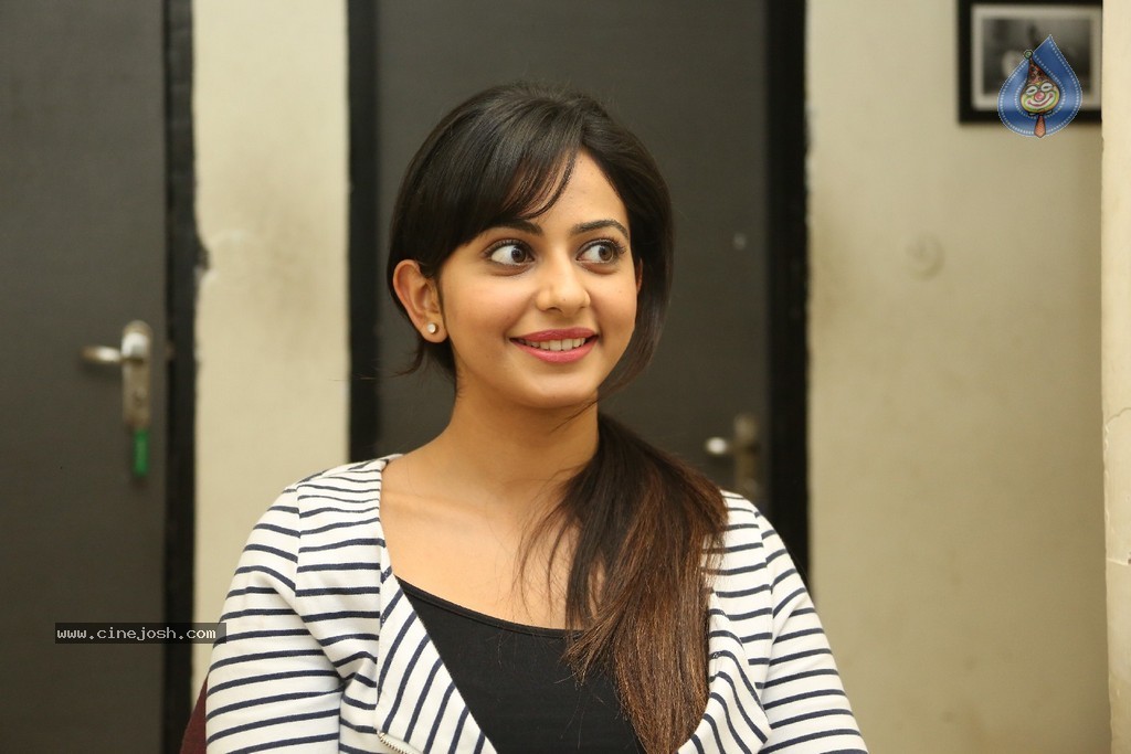 Rakul Preet Singh Latest Stills - 6 / 98 photos