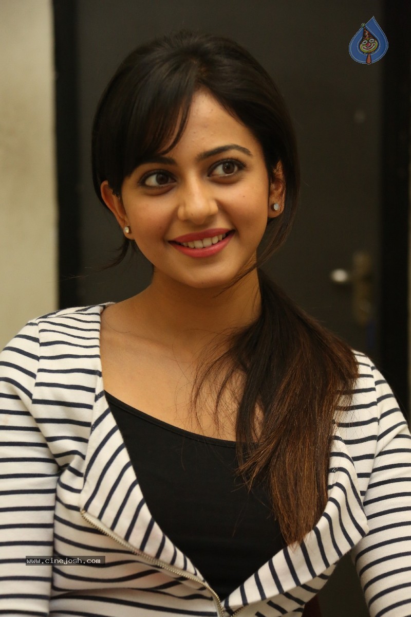 Rakul Preet Singh Latest Stills - 25 / 98 photos