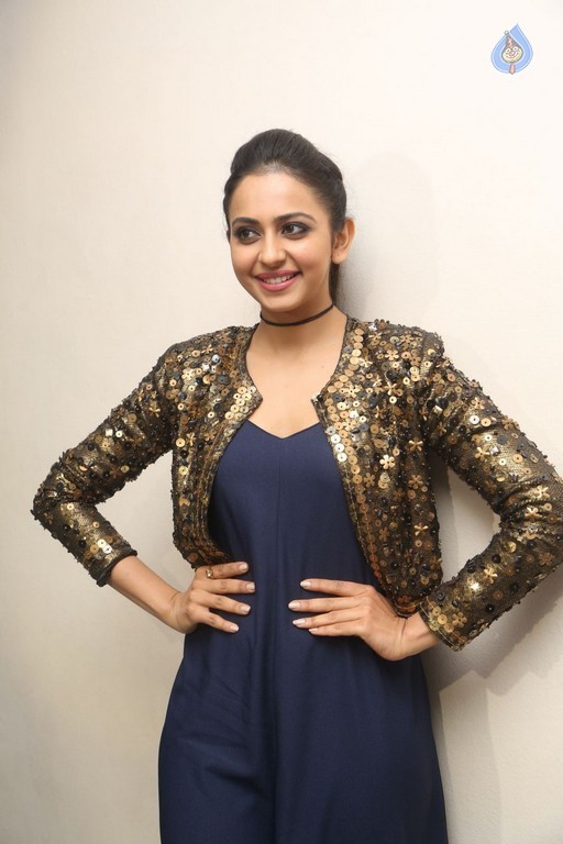 Rakul Preet Singh New Gallery - 24 / 48 photos