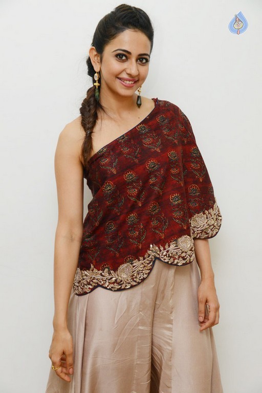 Rakul Preet Singh New Images - 9 / 32 photos