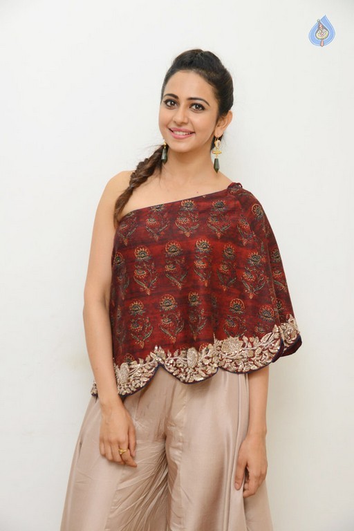 Rakul Preet Singh New Images - 13 / 32 photos