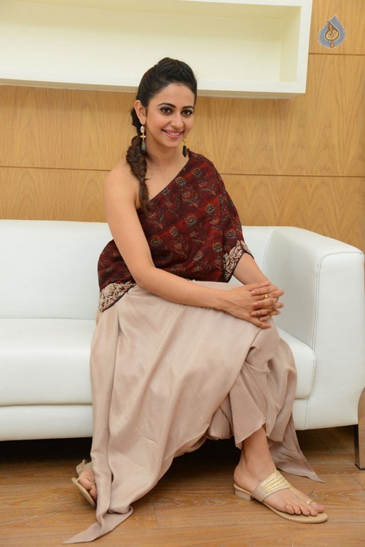 Rakul Preet Singh New Images - 22 / 32 photos