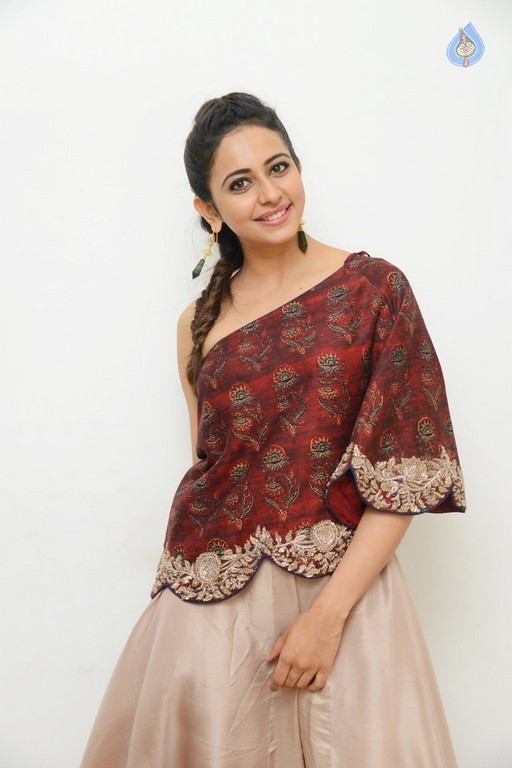 Rakul Preet Singh New Images - 24 / 32 photos