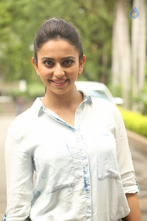 Rakul Preet Singh New Photos - 4 / 35 photos