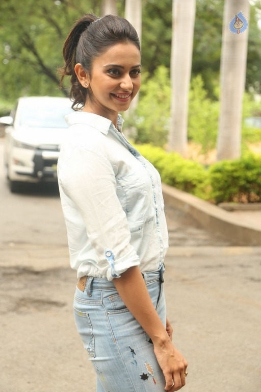 Rakul Preet Singh New Photos - 11 / 35 photos