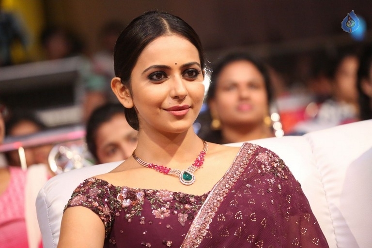 Rakul Preet Singh New Photos - 22 / 34 photos