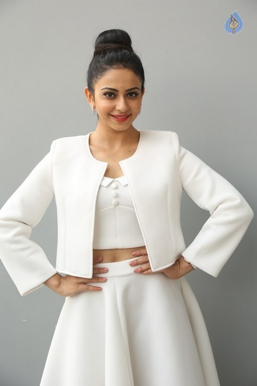 Rakul Preet Singh New Pics - 3 / 47 photos
