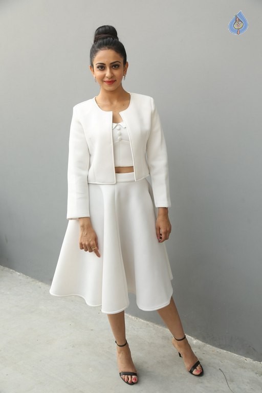 Rakul Preet Singh New Pics - 4 / 47 photos