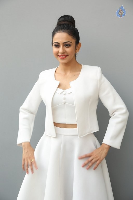 Rakul Preet Singh New Pics - 15 / 47 photos