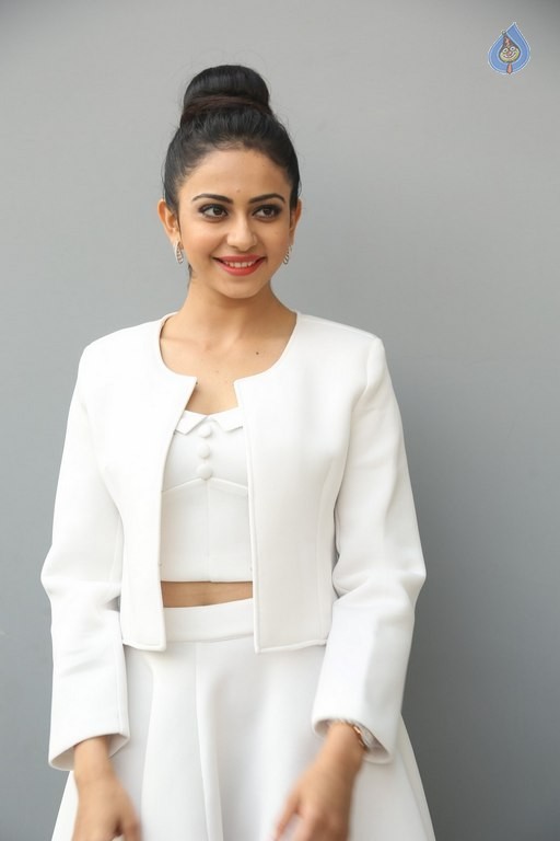 Rakul Preet Singh New Pics - 26 / 47 photos
