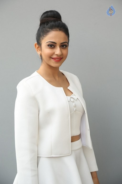 Rakul Preet Singh New Pics - 29 / 47 photos