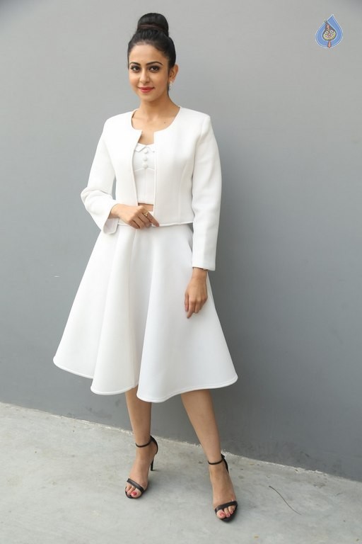 Rakul Preet Singh New Pics - 30 / 47 photos