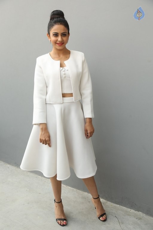 Rakul Preet Singh New Pics - 35 / 47 photos