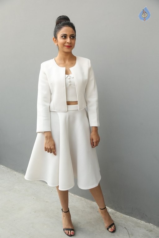 Rakul Preet Singh New Pics - 36 / 47 photos