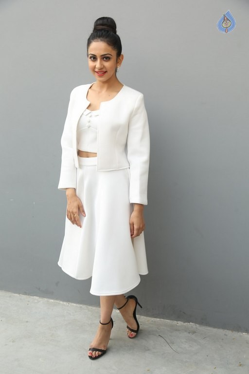 Rakul Preet Singh New Pics - 38 / 47 photos