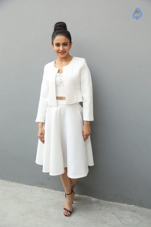 Rakul Preet Singh New Pics - 40 / 47 photos