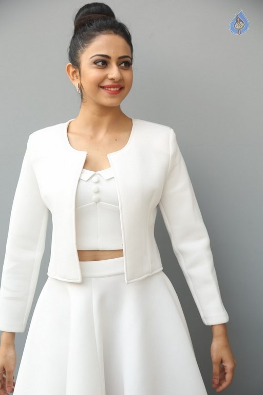 Rakul Preet Singh New Pics - 42 / 47 photos