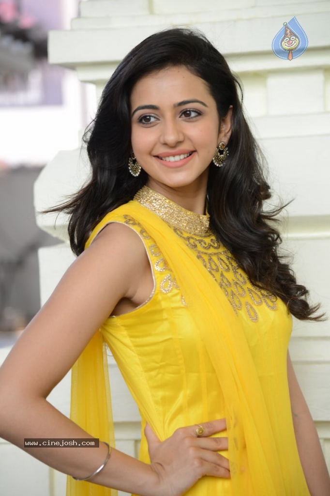 Rakul Preet Singh New Pics - 28 / 65 photos