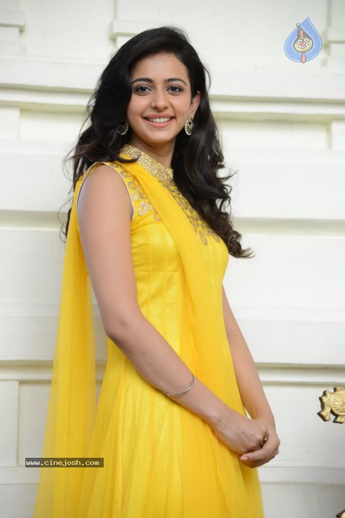 Rakul Preet Singh New Pics - 38 / 65 photos
