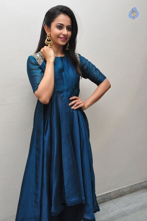 Rakul Preet Singh New Pics - 10 / 36 photos
