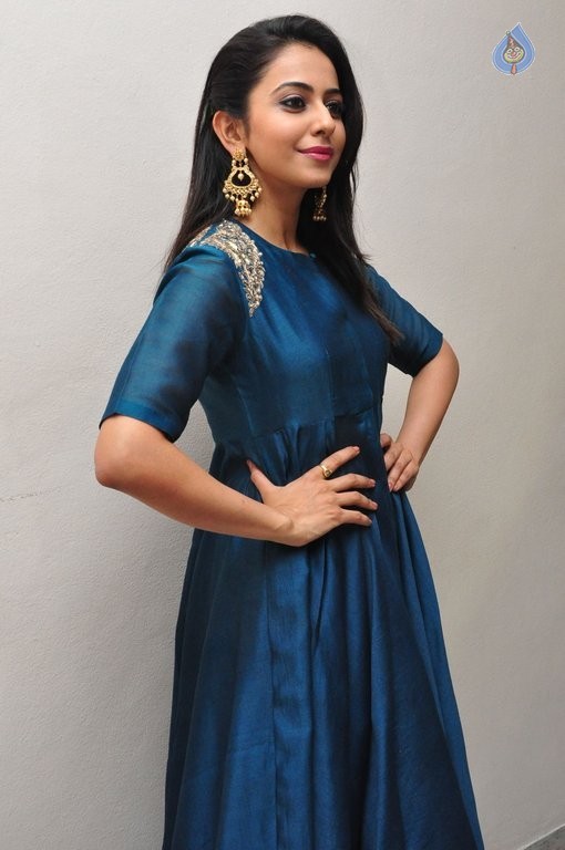 Rakul Preet Singh New Pics - 15 / 36 photos