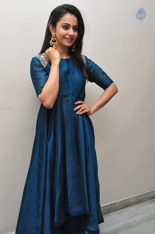 Rakul Preet Singh New Pics - 16 / 36 photos