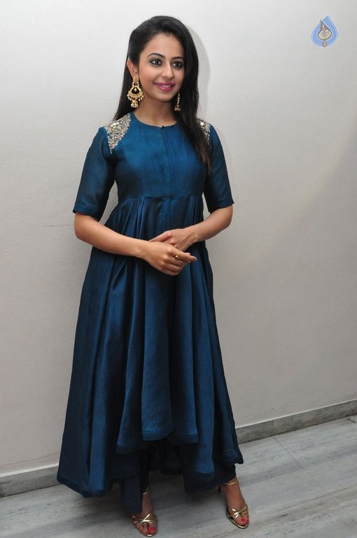 Rakul Preet Singh New Pics - 17 / 36 photos