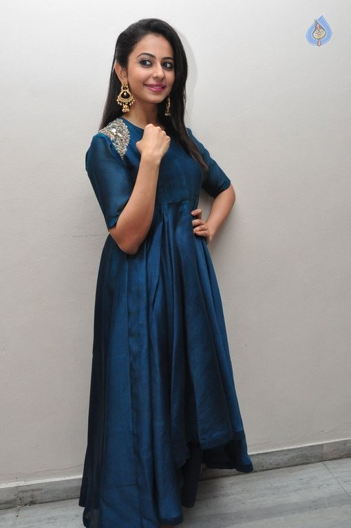 Rakul Preet Singh New Pics - 19 / 36 photos
