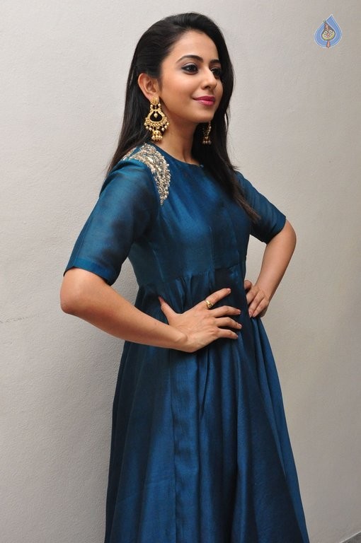 Rakul Preet Singh New Pics - 20 / 36 photos