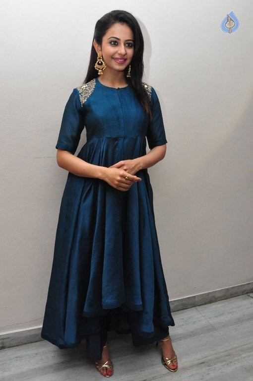 Rakul Preet Singh New Pics - 24 / 36 photos