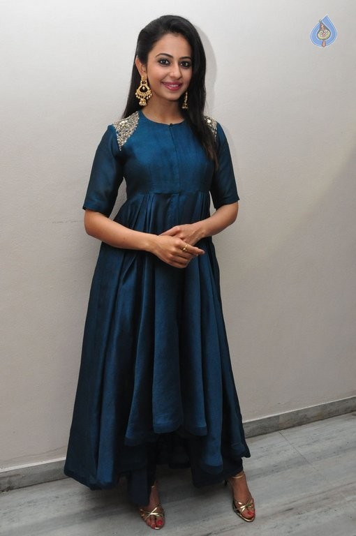Rakul Preet Singh New Pics - 27 / 36 photos