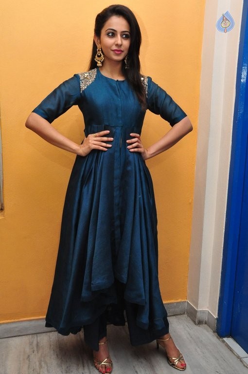 Rakul Preet Singh New Pics - 28 / 36 photos