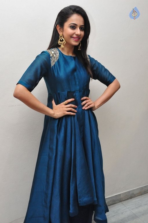 Rakul Preet Singh New Pics - 32 / 36 photos