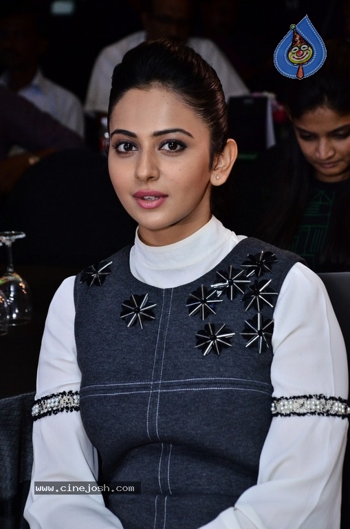 Rakul Preet Singh New Stills - 19 / 20 photos