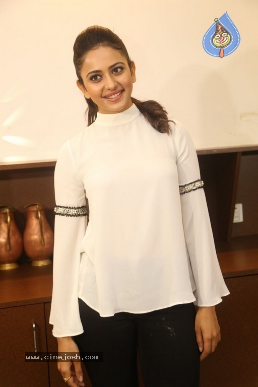 Rakul Preet Singh Photos - 3 / 18 photos