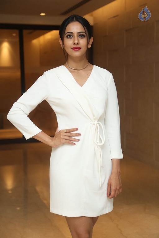 Rakul Preet Singh Pics - 18 / 60 photos